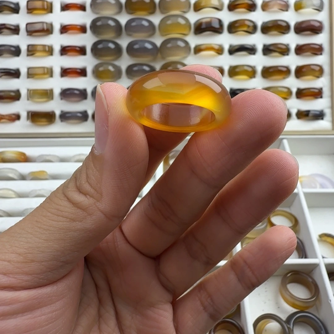 陈***丑玛瑙/玉髓未镶嵌戒圈15圈福利不退换顾客同意