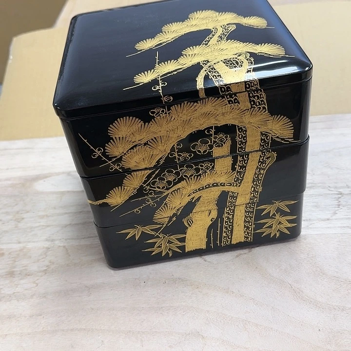 木质重箱。