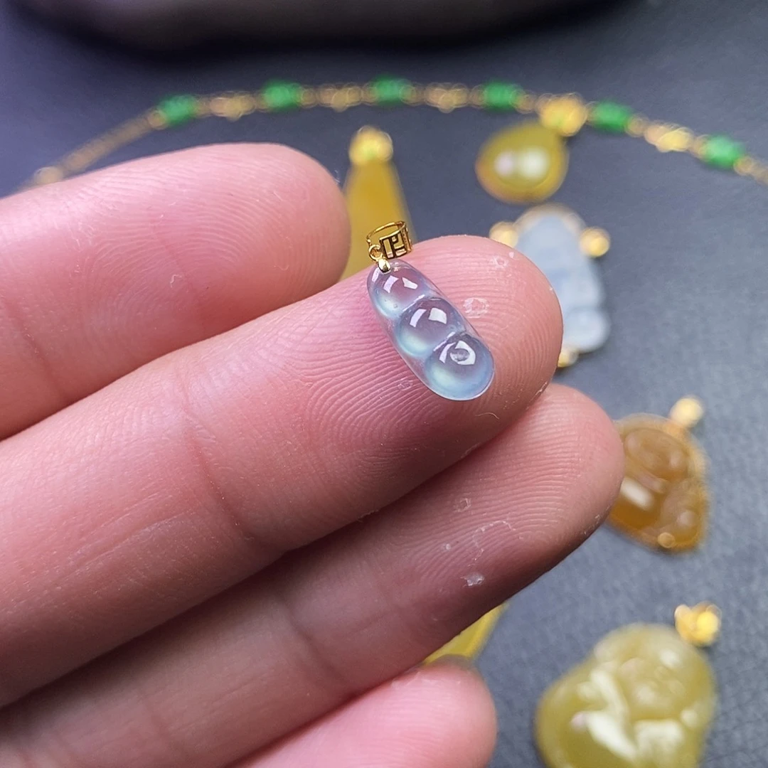 颈饰18K金镶嵌翡翠