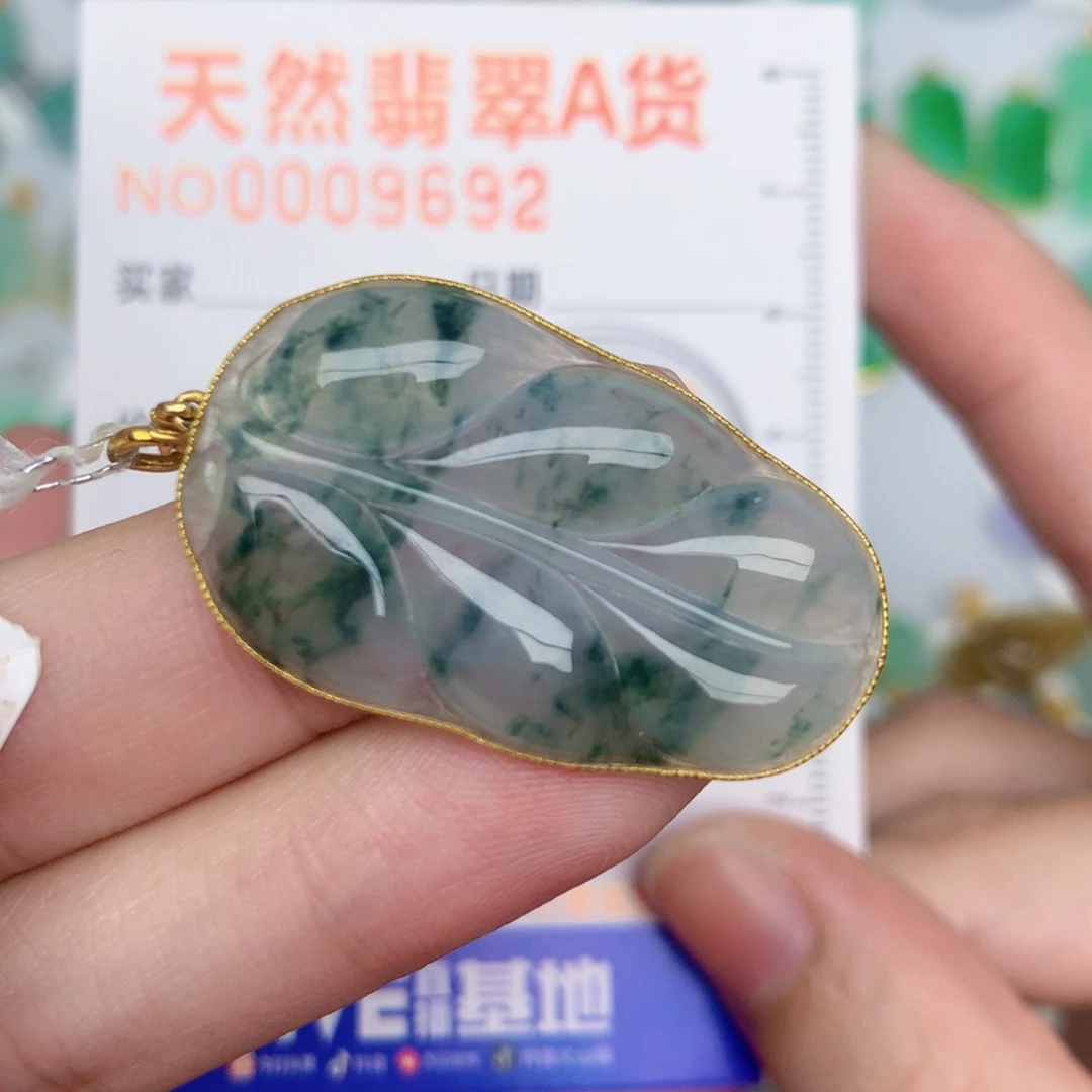 翡翠18K金镶嵌颈饰叶子