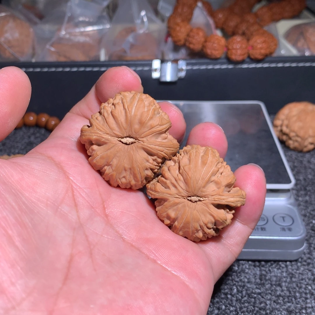 文玩核桃吊坠叫***呢37球白qb38