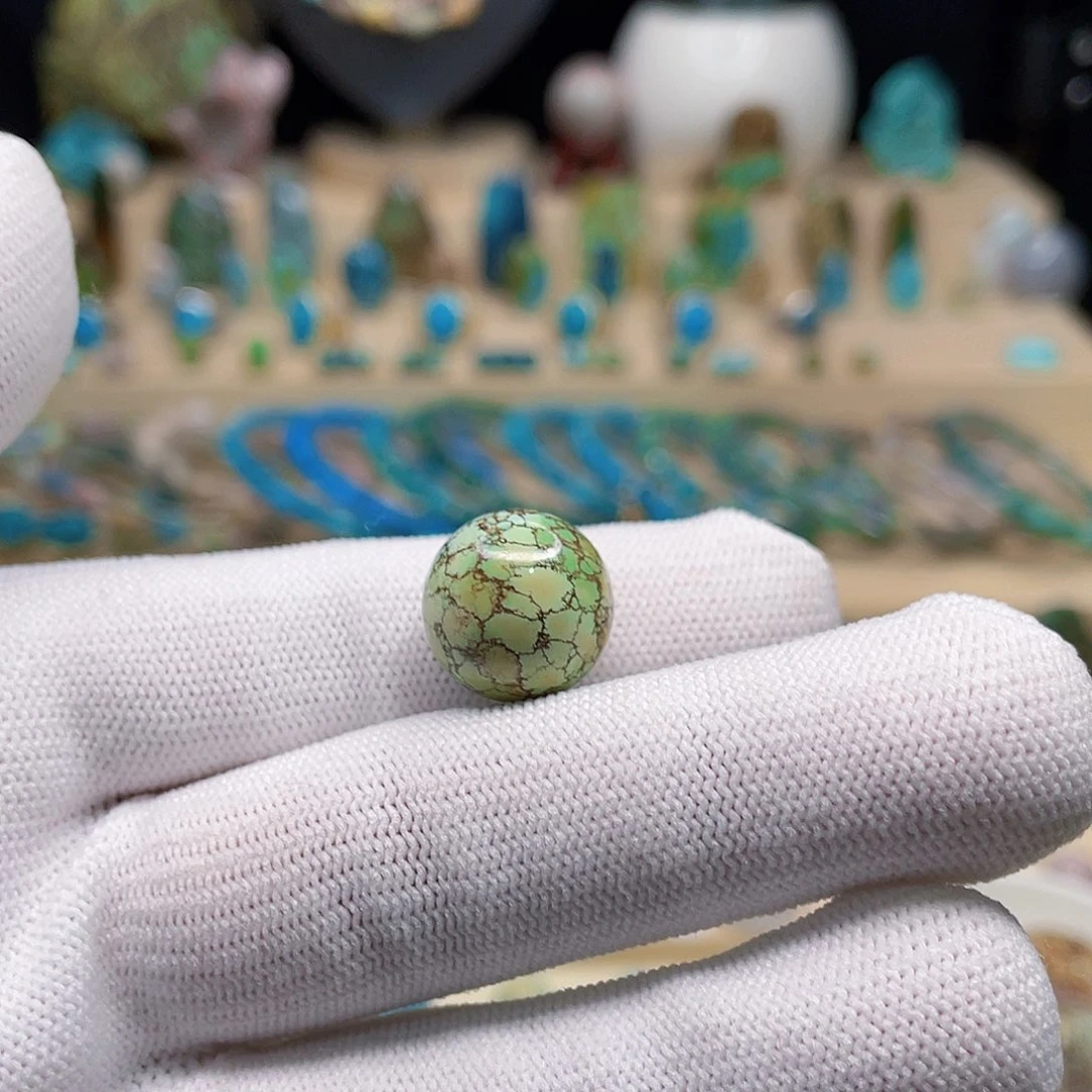 绿松石未镶嵌颈饰