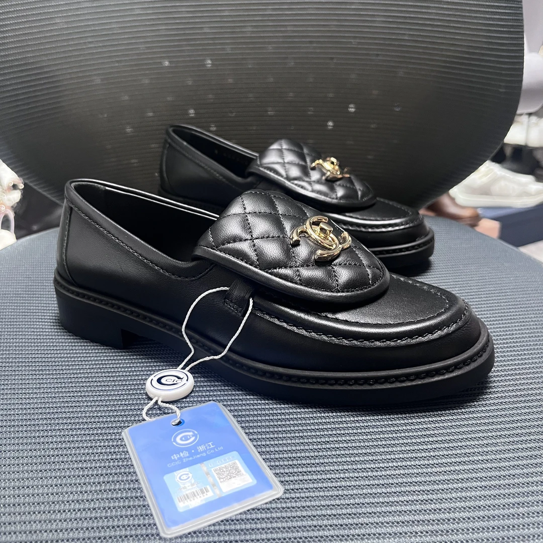 全新未使用 Chanel/香奈儿 仅试穿！36.5码！书包金扣乐福鞋 黑色