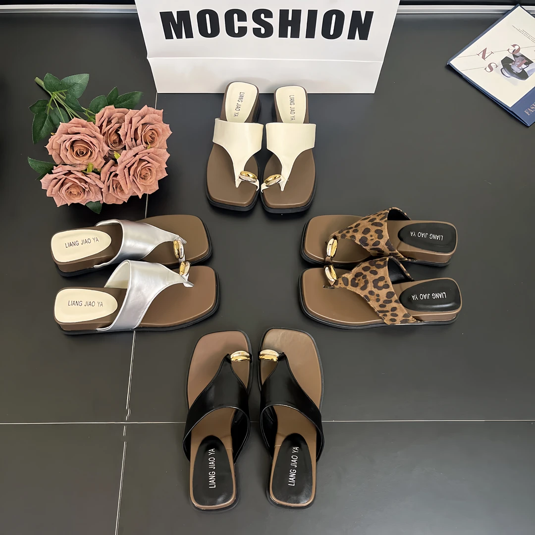 小众法式金属扣套趾坡跟拖鞋女2025夏季新款厚底外穿度假绝美凉拖