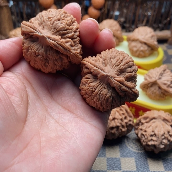 文玩核桃把件太*入43南疆石