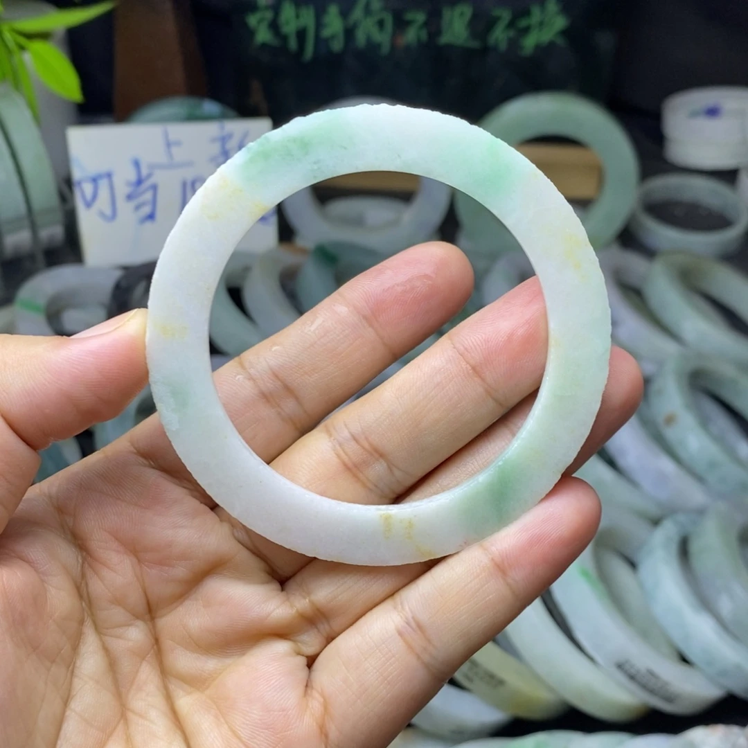 定制翡翠未镶嵌手镯