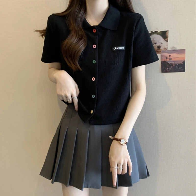 大码女装遮肚子正肩POLO领打底衫女夏季胖MM显瘦彩扣别致短袖上衣