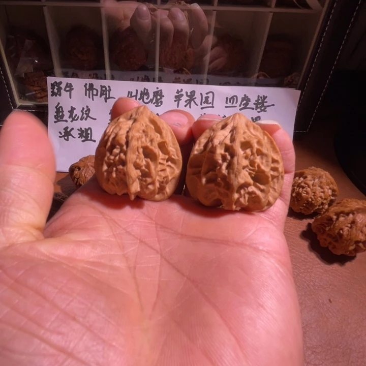 文玩核桃把件龙骨