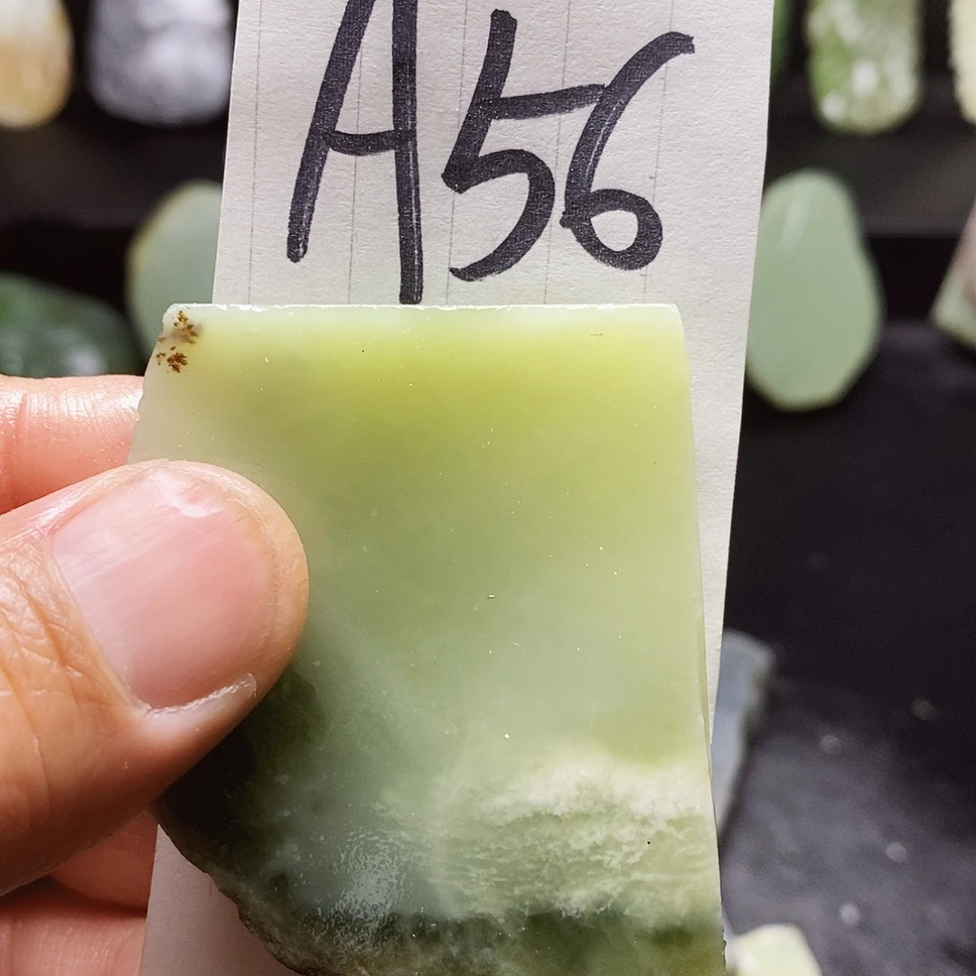 和田玉（糖玉）未镶嵌珠宝半成品吹**踪