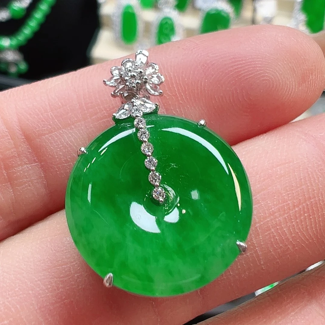 翡翠颈饰18K金镶嵌吊坠