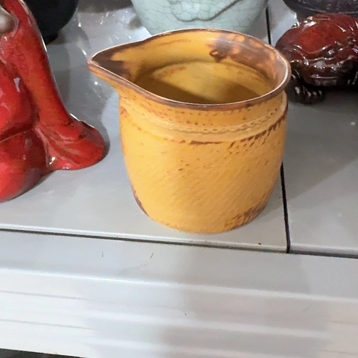 主人杯一个，瓷。。品茗