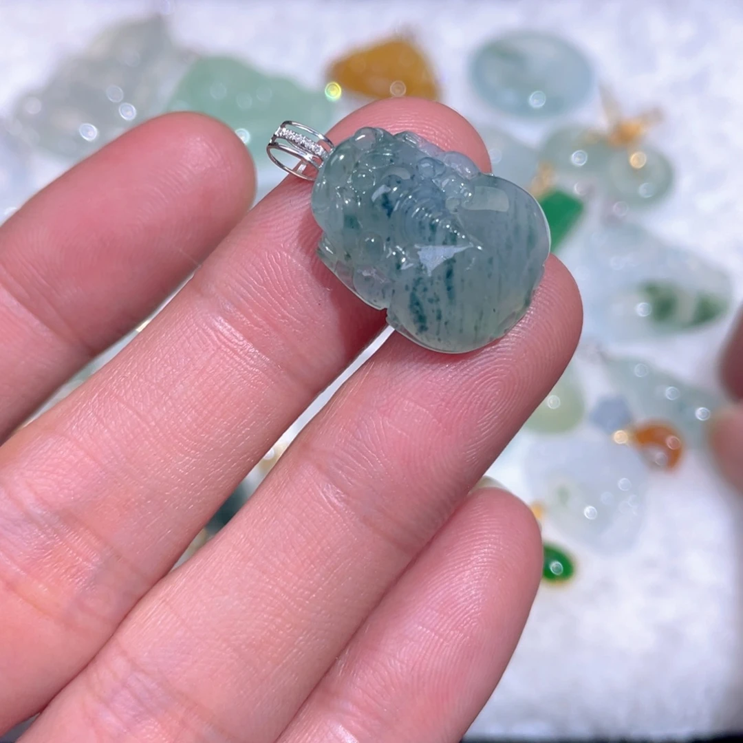 翡翠18K金镶嵌颈饰翡翠