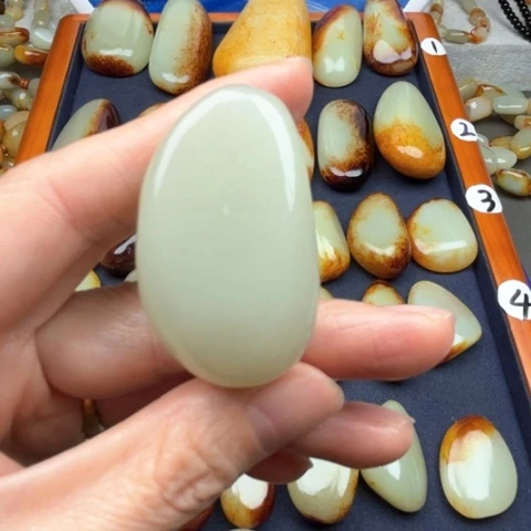 和田玉颈饰未镶嵌嗨****你