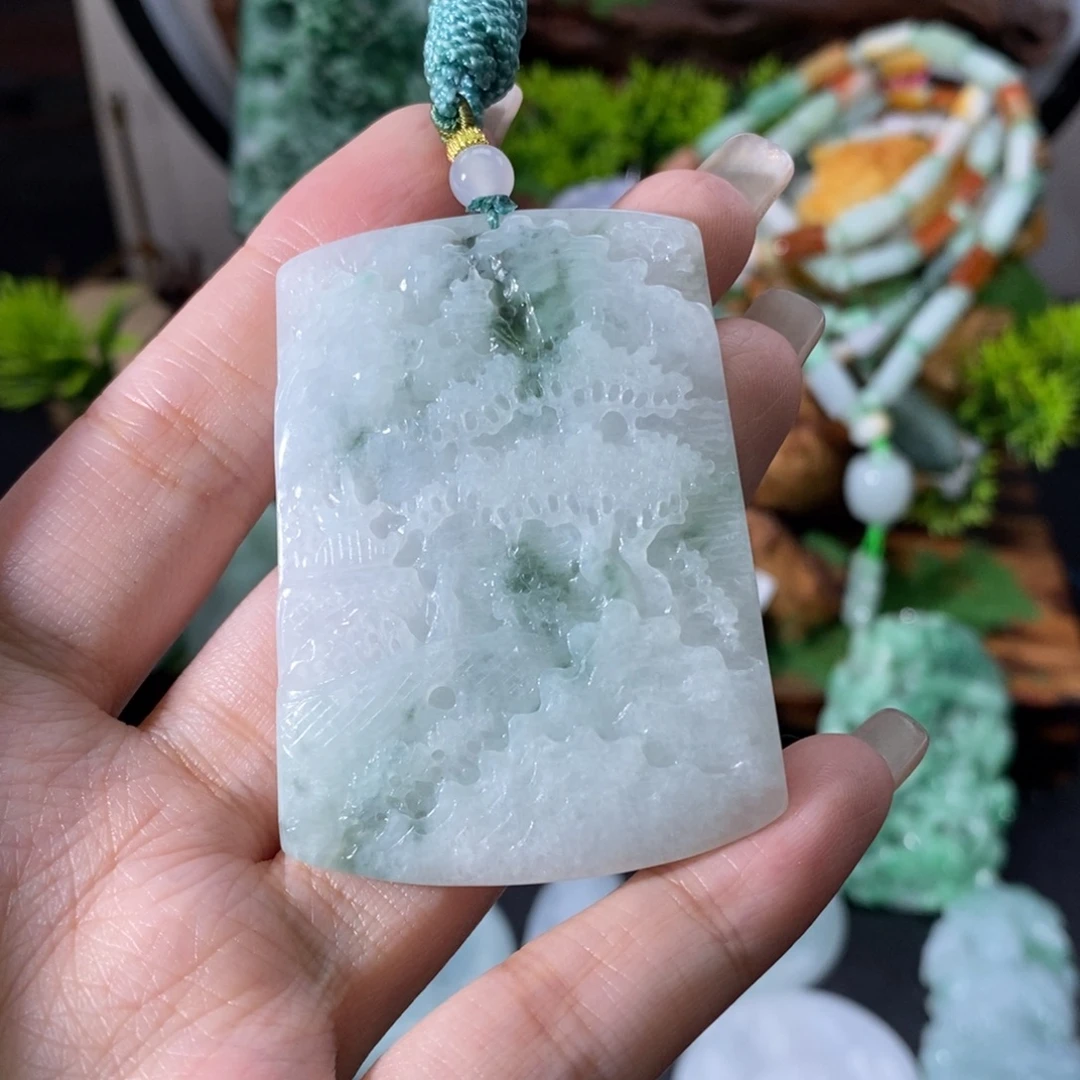 翡翠未镶嵌颈饰山水