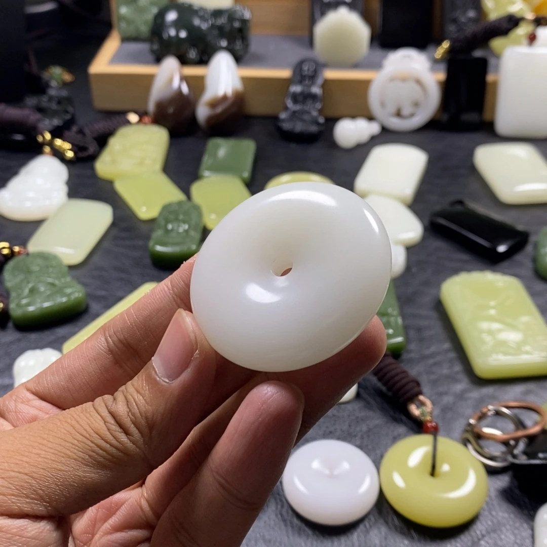 和田玉（青白玉）未镶嵌吊坠(赠链)春**面