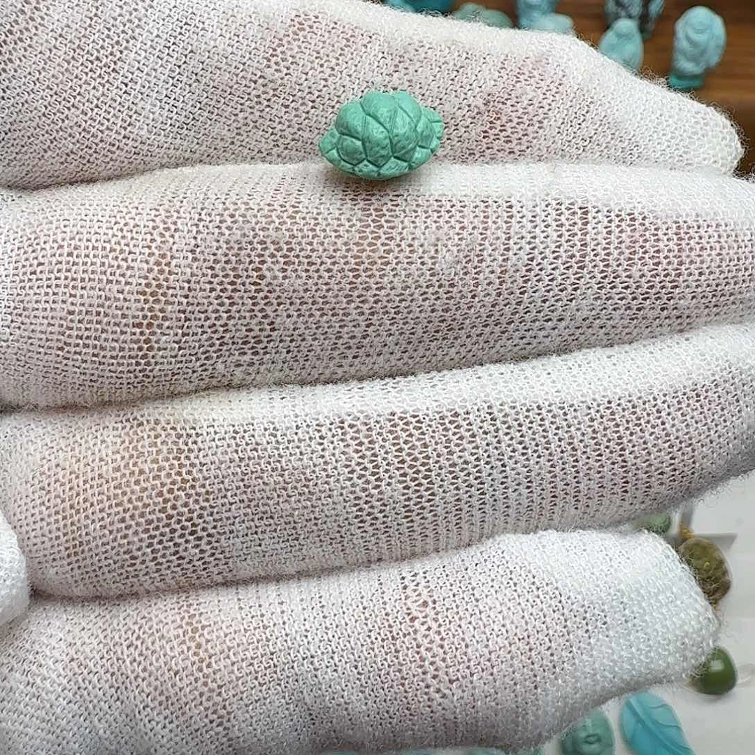 绿松石未镶嵌颈饰富甲天下