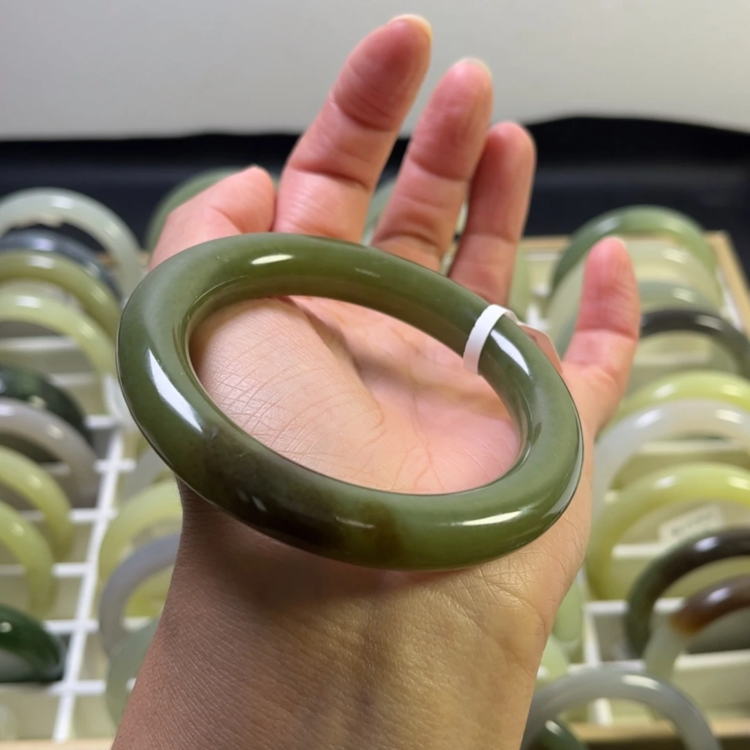 和田玉未镶嵌手镯56.8圈