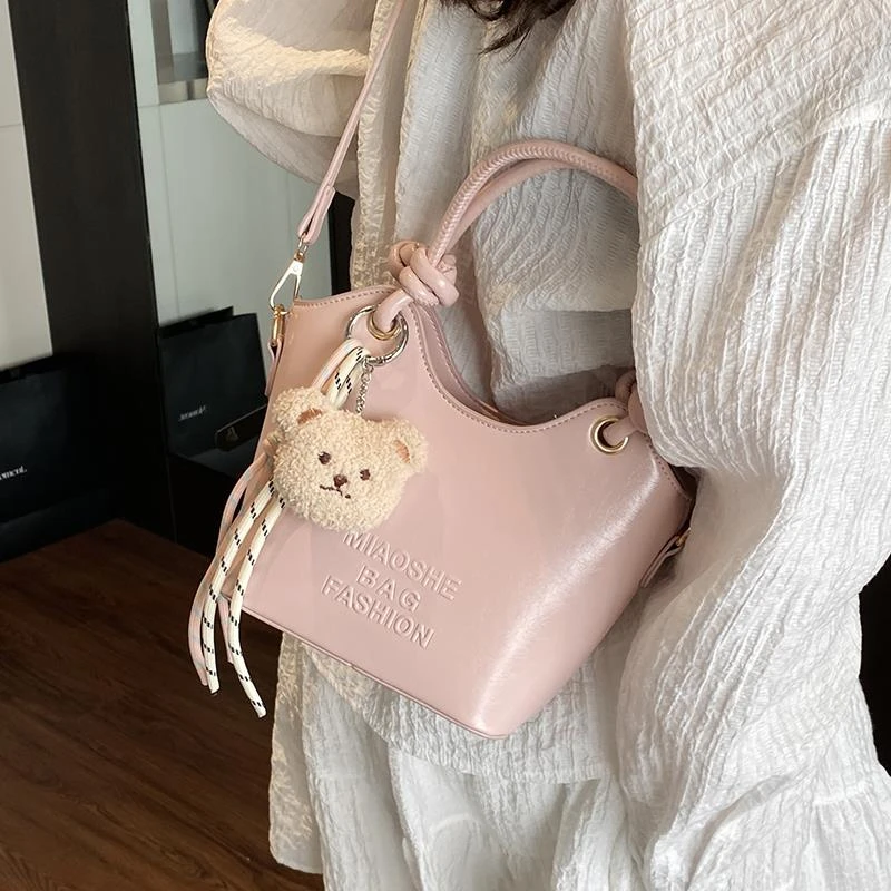 春季流行时尚手拎包女2025新款百搭小众质感洋气单肩包纯色斜挎包