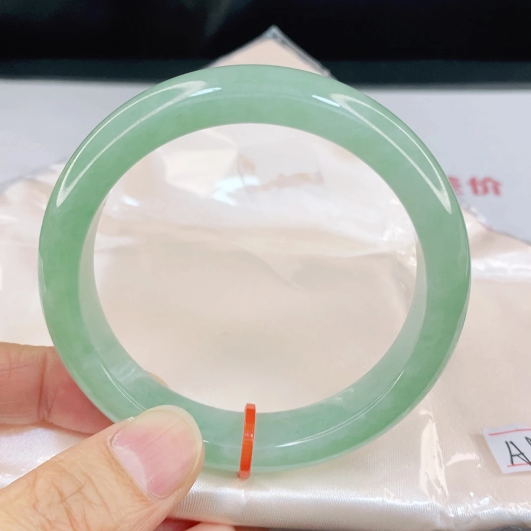 翡翠手镯未镶嵌57.4圈口正圈