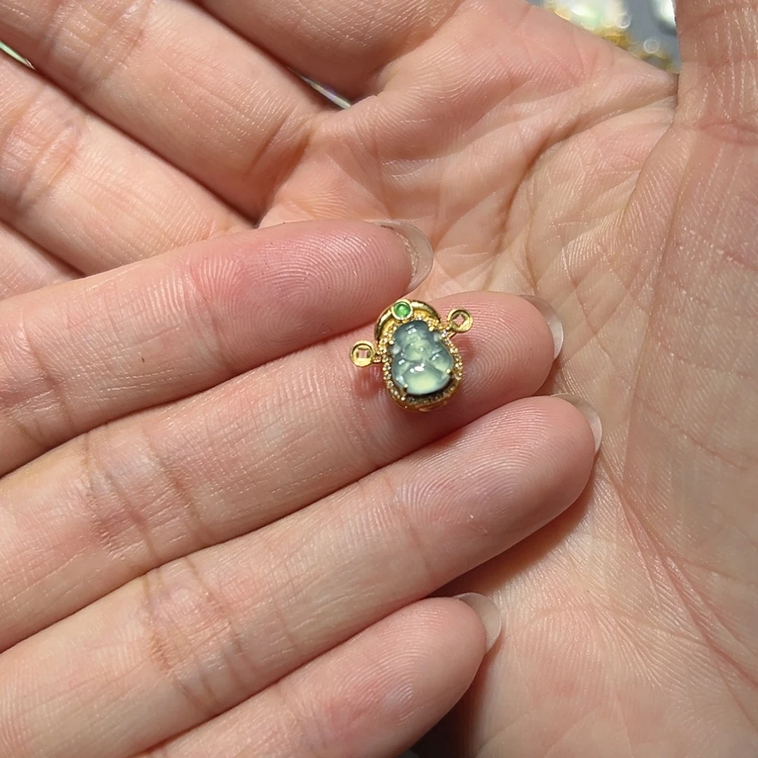 翡翠18K金镶嵌颈饰