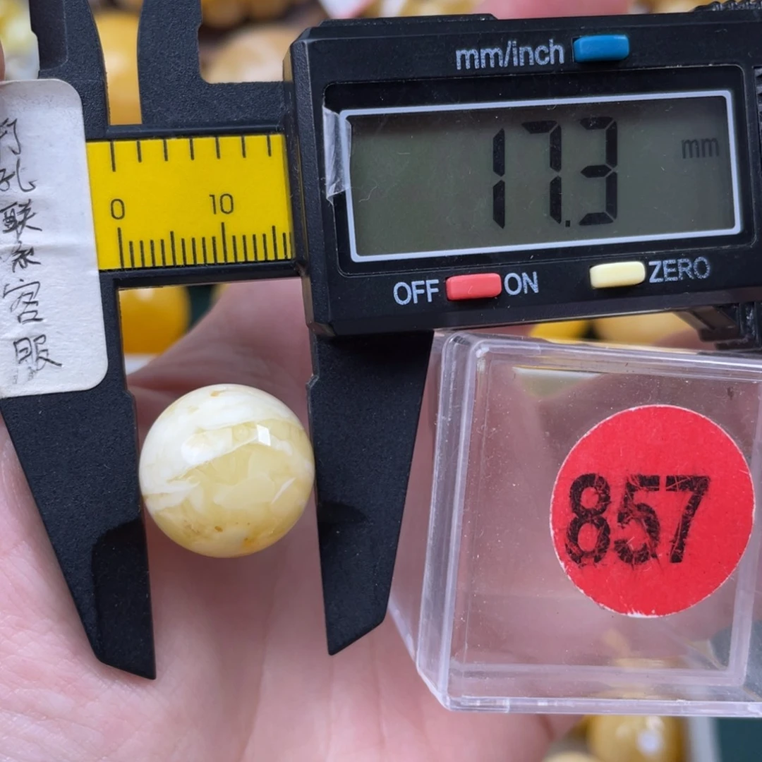 蜜蜡未镶嵌珠宝奇石