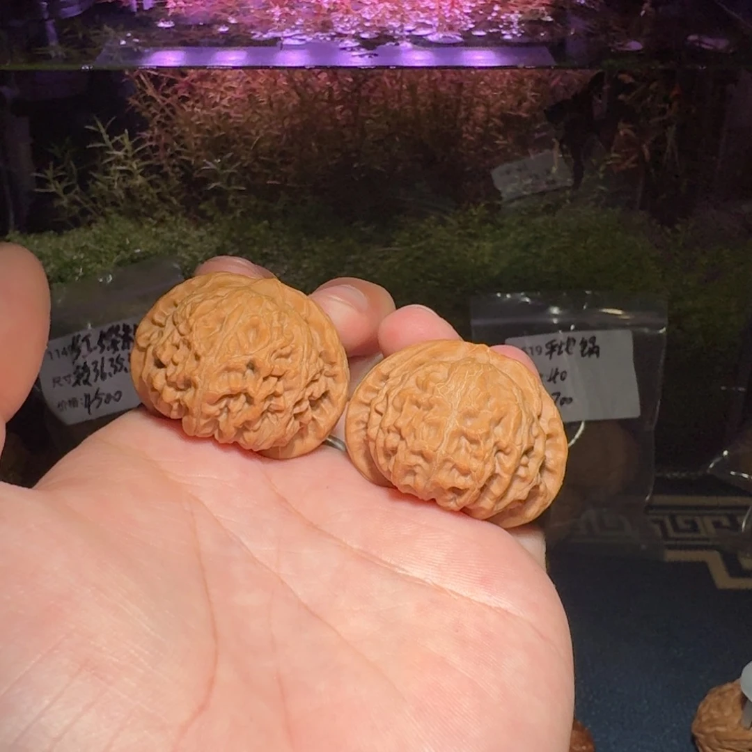 1326号38宫灯狮子头文玩核桃