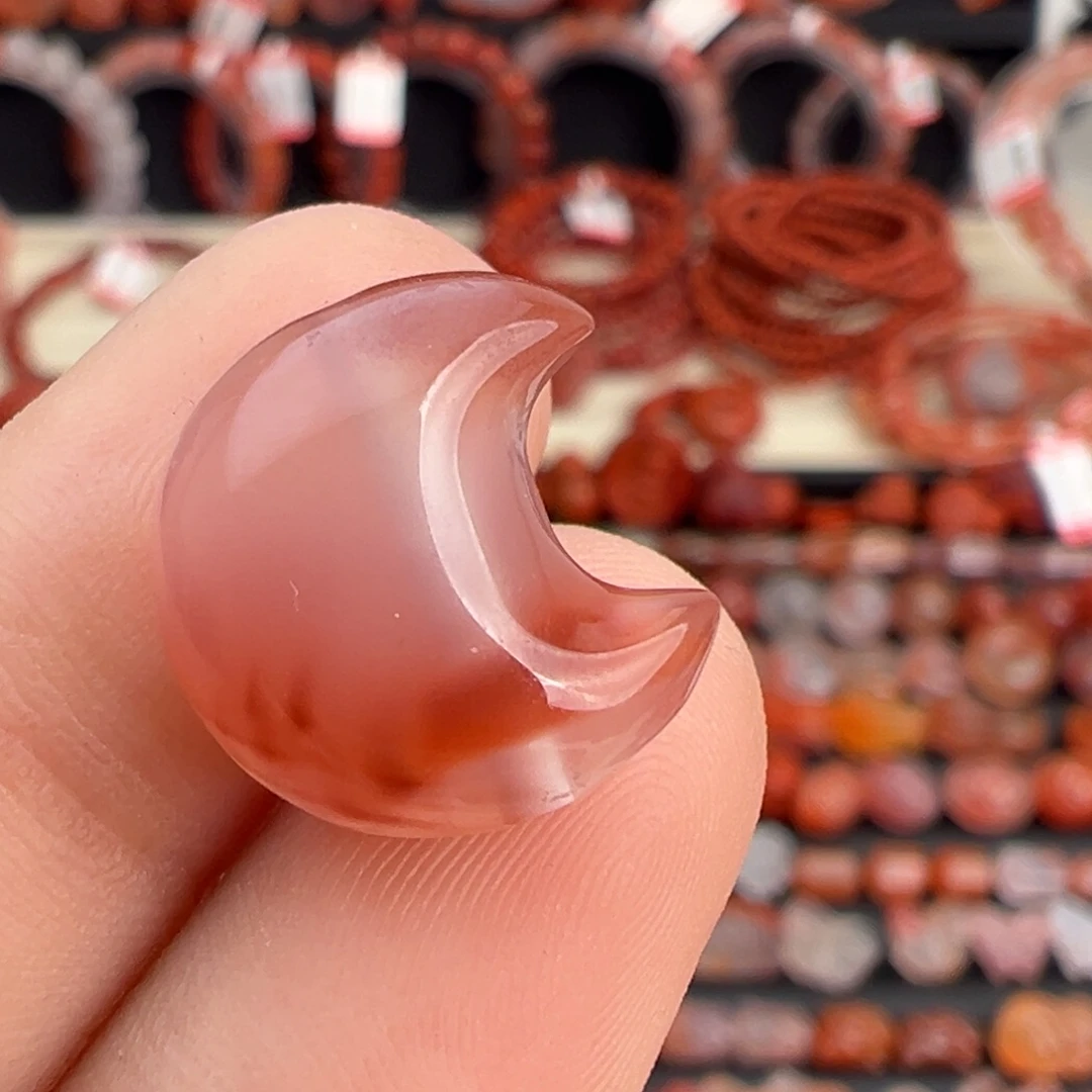 南红玛瑙未镶嵌颈饰月亮