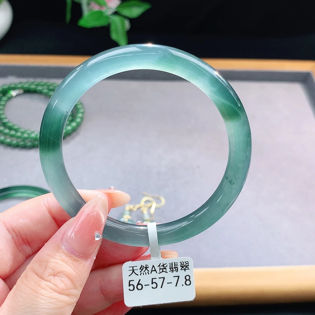 未镶嵌手镯（圆镯）翡翠