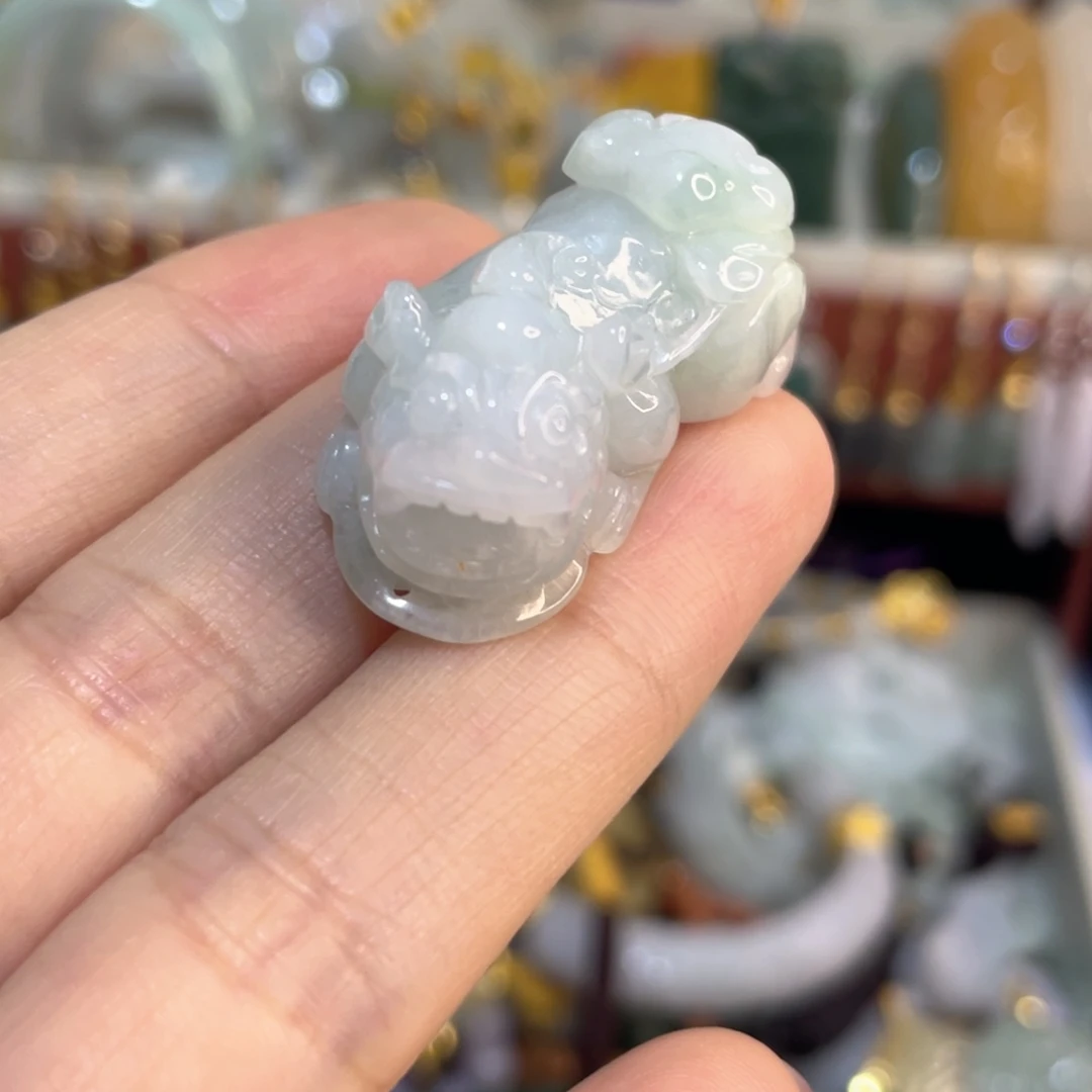 翡翠未镶嵌颈饰皮丘