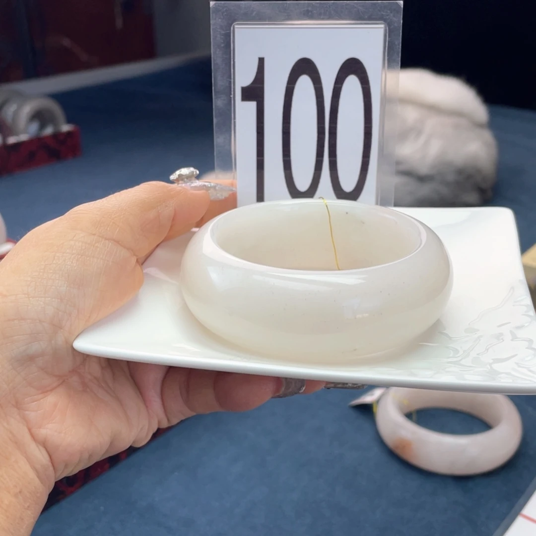 石英岩玉未镶嵌手镯