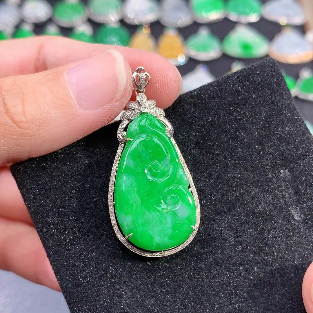 翡翠18K金镶嵌吊坠(赠链)