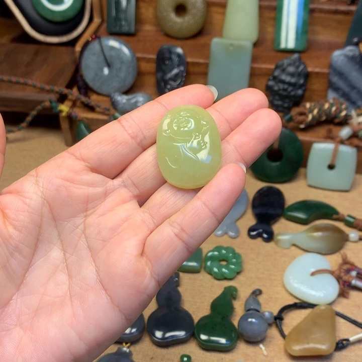 和田玉未镶嵌颈饰