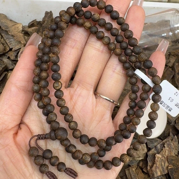 沉香手串绿棋沉水一条