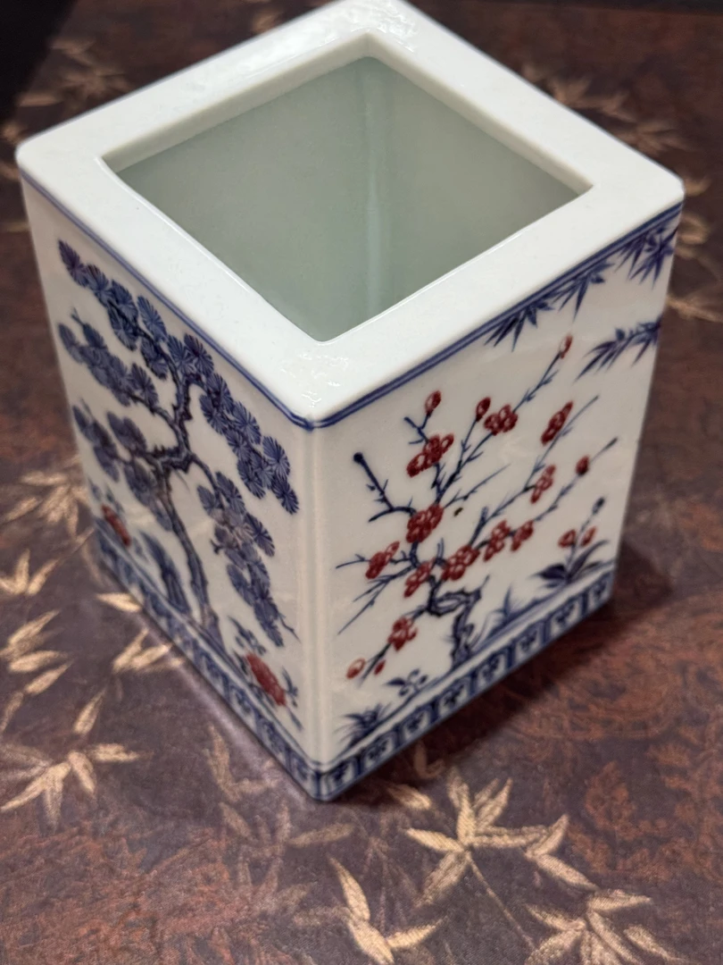 青花釉里红松竹梅笔筒