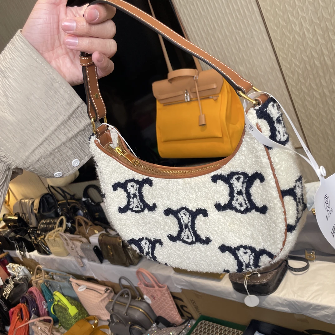95新 Celine/思琳 夏七中古/Celine熊猫色毛毛腋下包