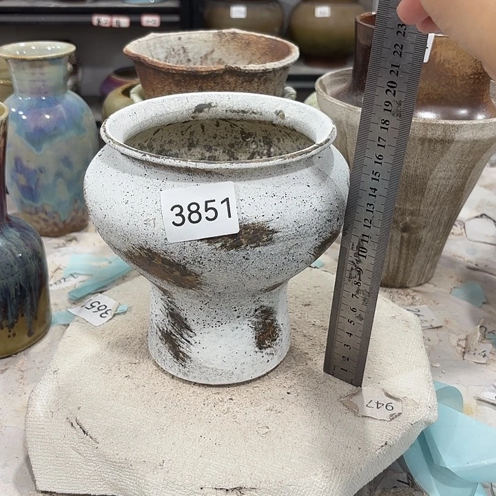 摆件高17，口12，有孔3851