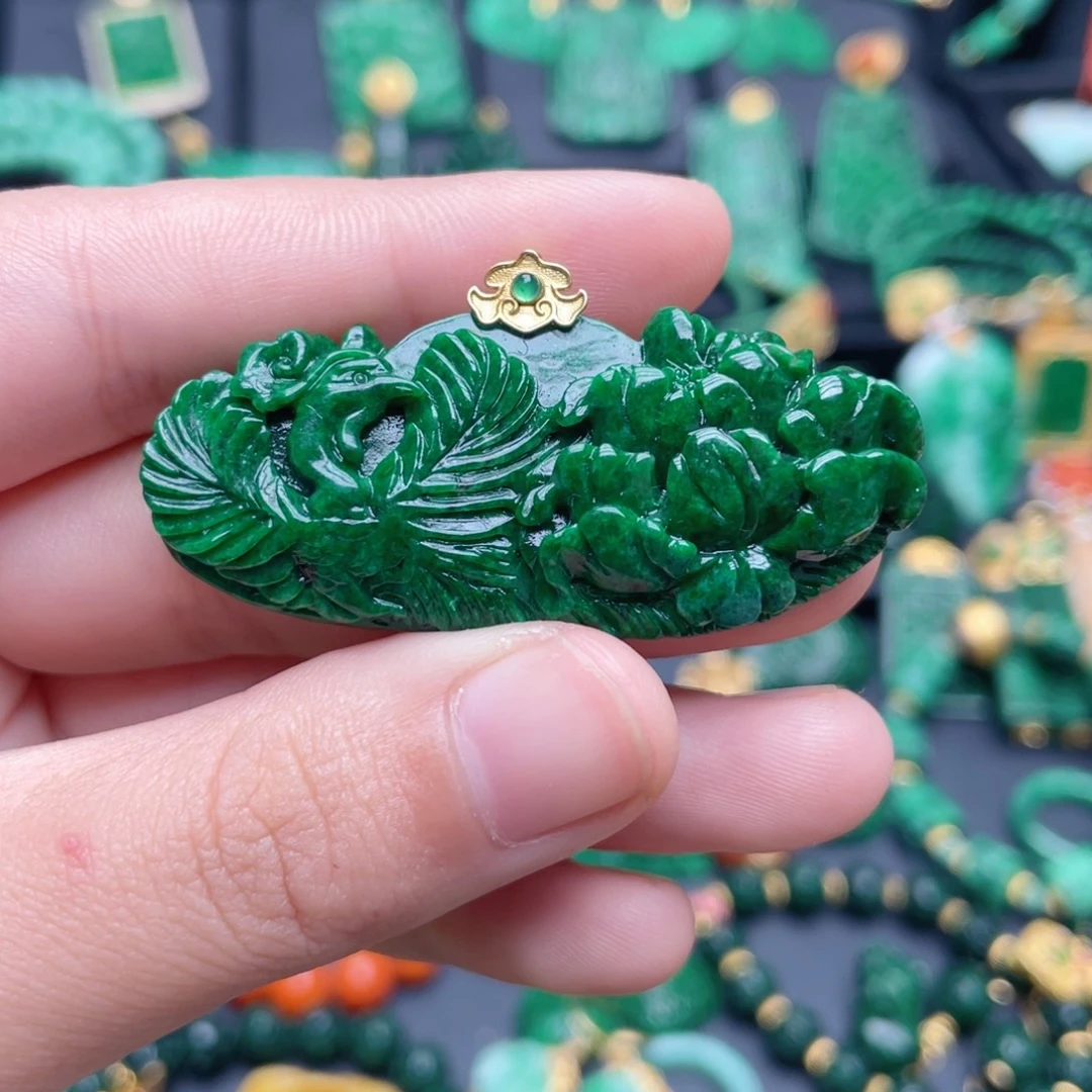 翡翠18K金镶嵌颈饰