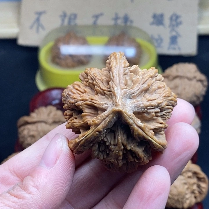 发***哥文玩核桃吊坠有修瑕疵不退不换