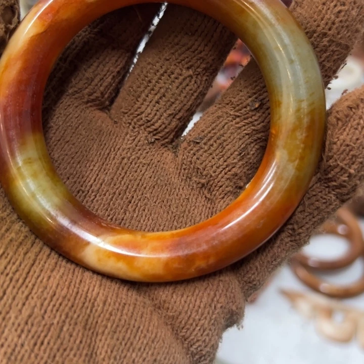 和田玉（糖玉）未镶嵌手镯