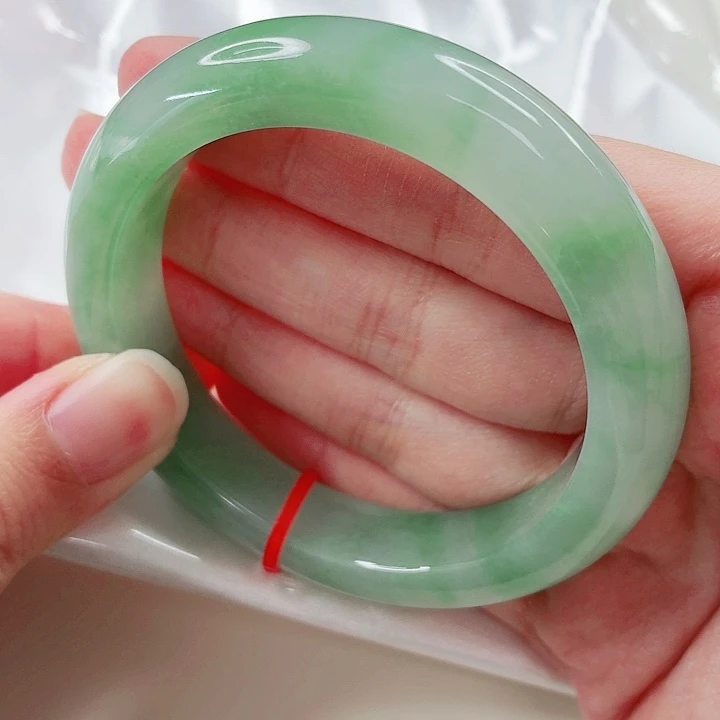 翡翠未镶嵌手镯54.5圈x68