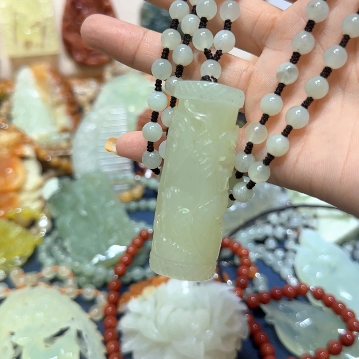 合金蛇纹石玉吊坠