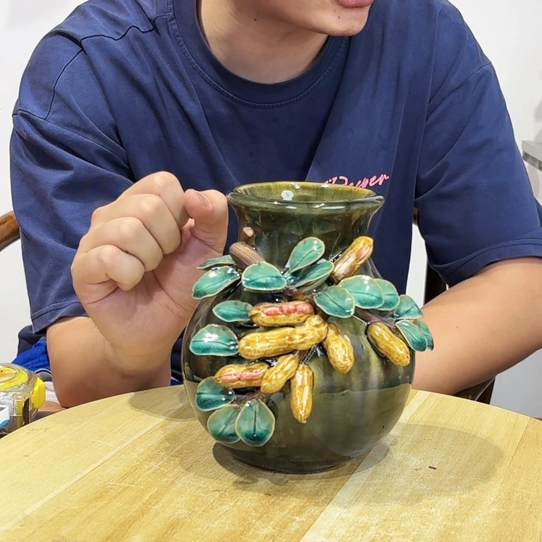 陶瓷花生花瓶摆件