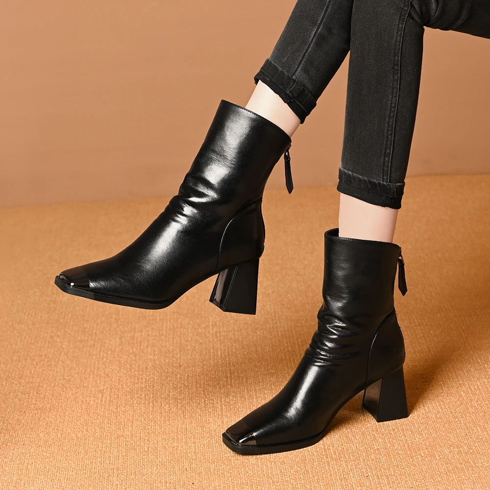 防踢铁头粗跟中筒短靴女秋冬新款褶皱方头加绒保暖高跟时装靴