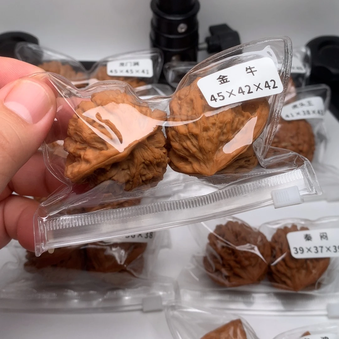 文玩核桃吊坠金牛