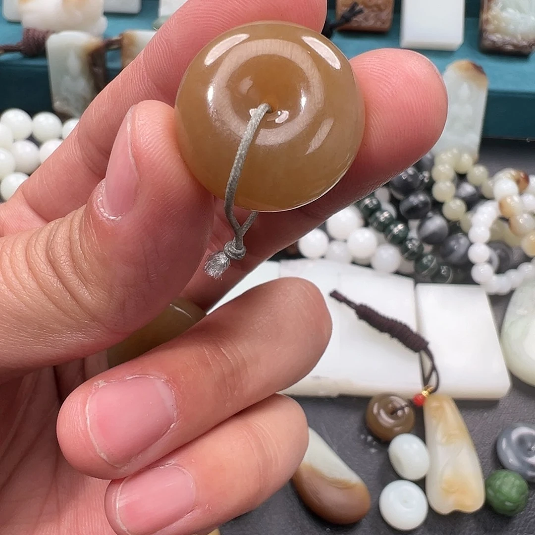 和田玉（糖玉）颈饰未镶嵌