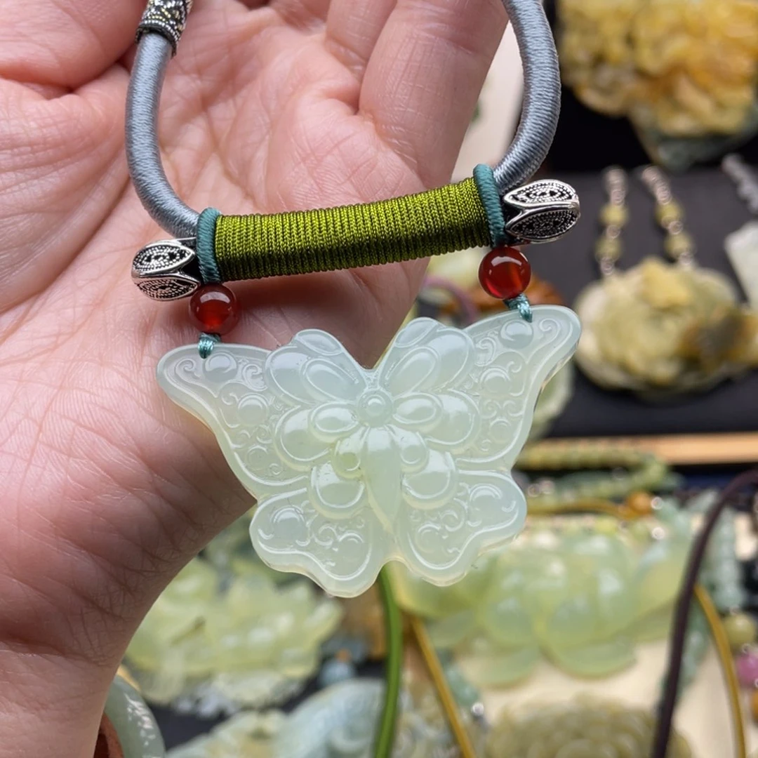 蛇纹石玉颈饰未镶嵌