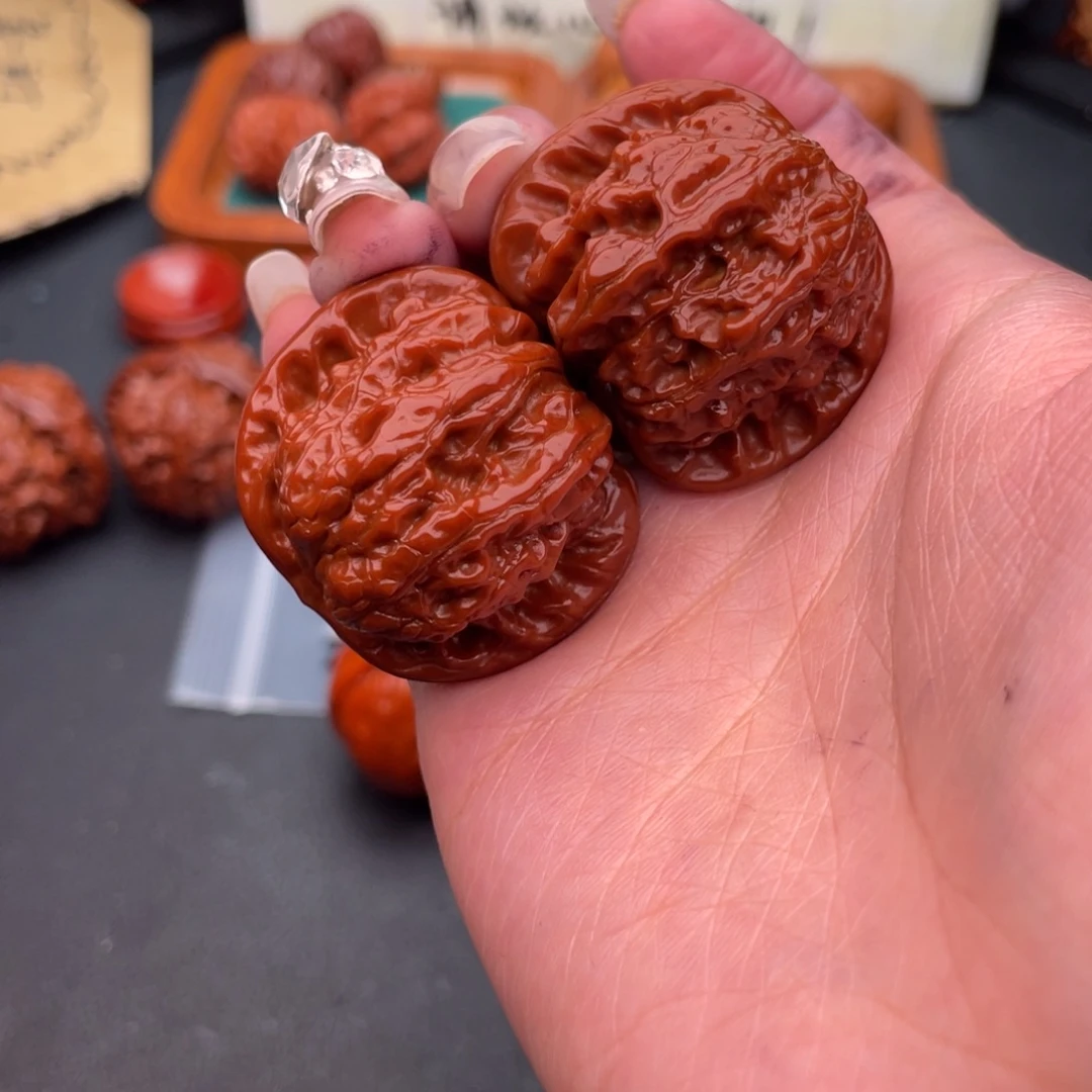 虞***妄文玩核桃把件血麒麟