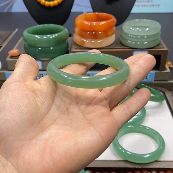 静***处石英岩玉未镶嵌颈饰