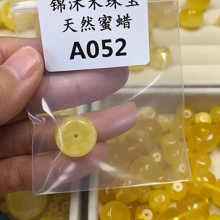 J***花蜜蜡未镶嵌裸石A052