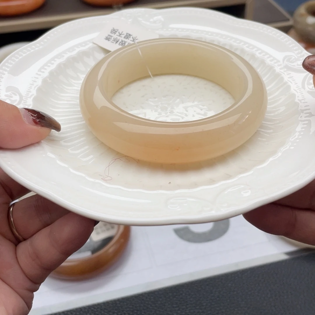 ****石英质玉未镶嵌手镯